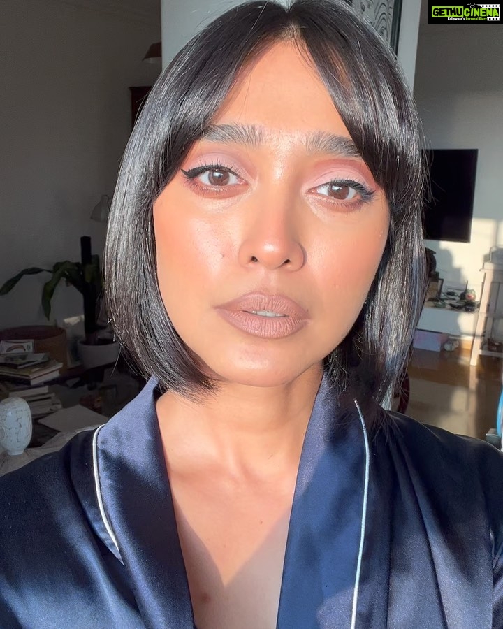 Sayani Gupta Instagram - No filter just the Sun. The last two are from the end of the night. Just a testament to the skill and the proficiency of my team. @eshwarlog on make up & @paloshell on hair. We are what we are for our teams! π¦ Also @shreejarajgopal my ultimate collaborator whose voice in the background with the cutlery sounds while the team eats bangali food. πβ€οΈ