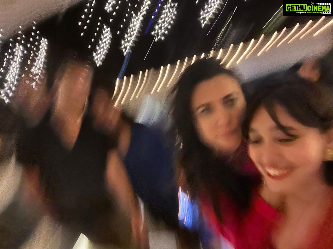 Sayani Gupta Instagram - It feels a lot like Christmas 💋 Hazy Blurry Love Best party hosted by @shwvenkat @polyvynil With people I love.. many not in photos @minimathur @smritikiran @atulmongia @motwayne @atulmongia @bejoynambiar