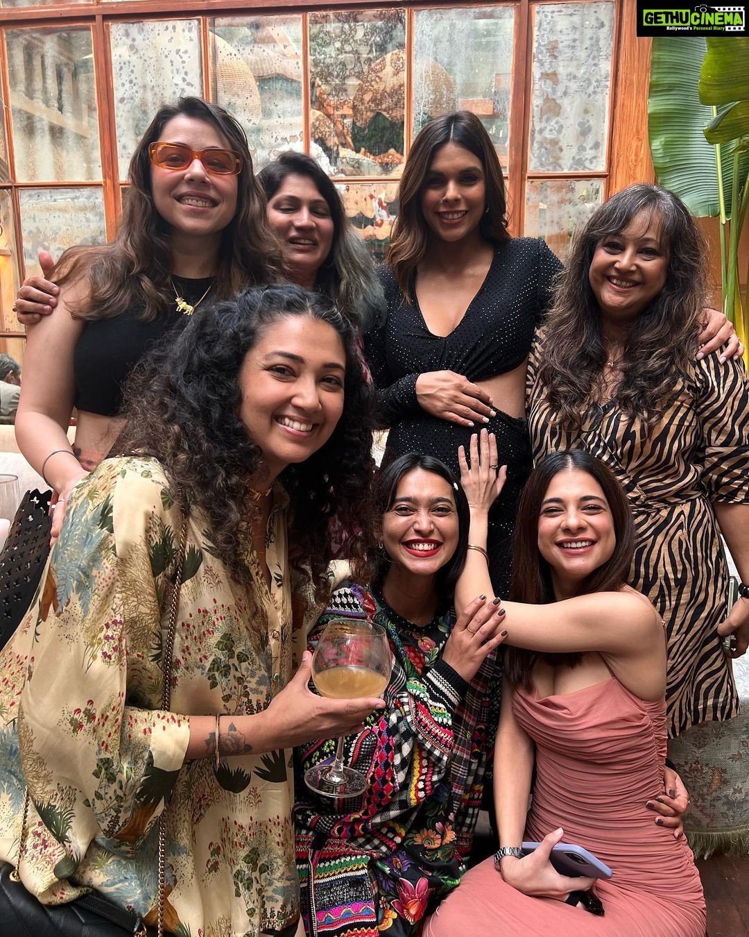 Sayani Gupta Instagram - Our baby is about to pop a baby! @aasthasharma you are the sexiest mamma on the planet! Best best for you and baby! We love you! @reannmoradian @joyeetacruises @nupurasthana @nehapartimatiyani @maanvigagroo and all the other girlies! Missed the rest of the behans! π¦ππΆβ€οΈ