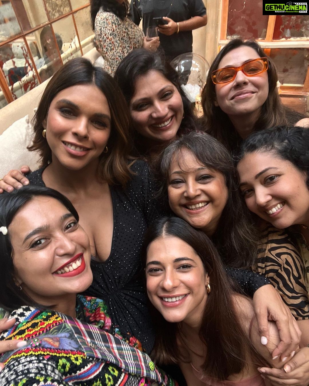 Sayani Gupta Instagram - Our baby is about to pop a baby! @aasthasharma you are the sexiest mamma on the planet! Best best for you and baby! We love you! @reannmoradian @joyeetacruises @nupurasthana @nehapartimatiyani @maanvigagroo and all the other girlies! Missed the rest of the behans! π¦ππΆβ€οΈ