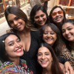 Sayani Gupta Instagram - Our baby is about to pop a baby! @aasthasharma you are the sexiest mamma on the planet! Best best for you and baby! We love you! @reannmoradian @joyeetacruises @nupurasthana @nehapartimatiyani @maanvigagroo and all the other girlies! Missed the rest of the behans! 🦋🐝👶❤️