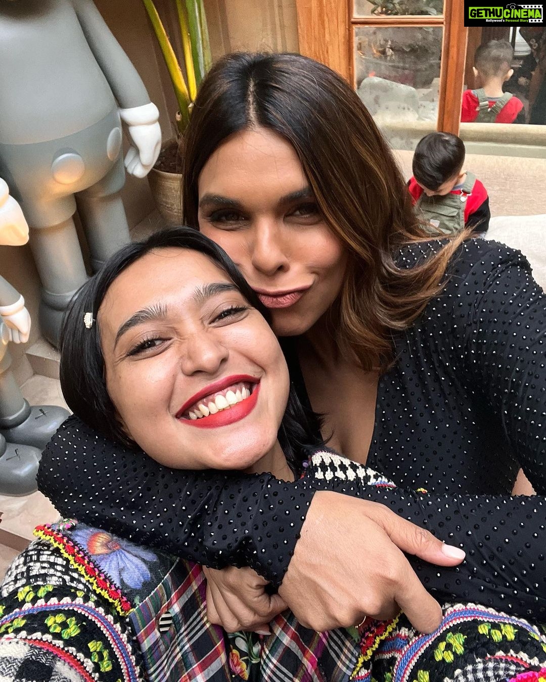 Sayani Gupta Instagram - Our baby is about to pop a baby! @aasthasharma you are the sexiest mamma on the planet! Best best for you and baby! We love you! @reannmoradian @joyeetacruises @nupurasthana @nehapartimatiyani @maanvigagroo and all the other girlies! Missed the rest of the behans! π¦ππΆβ€οΈ