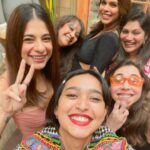 Sayani Gupta Instagram - Our baby is about to pop a baby! @aasthasharma you are the sexiest mamma on the planet! Best best for you and baby! We love you! @reannmoradian @joyeetacruises @nupurasthana @nehapartimatiyani @maanvigagroo and all the other girlies! Missed the rest of the behans! 🦋🐝👶❤️