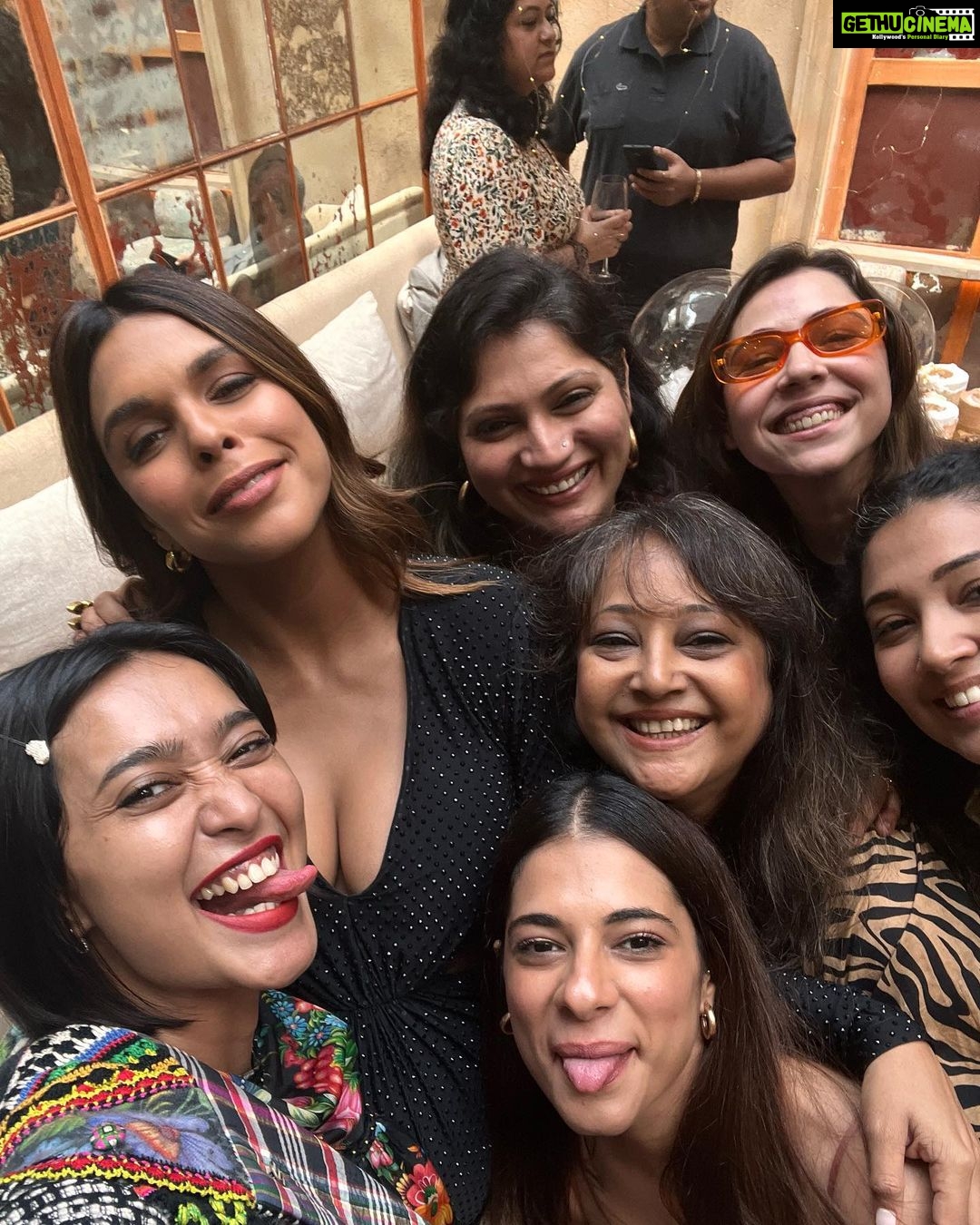 Sayani Gupta Instagram - Our baby is about to pop a baby! @aasthasharma you are the sexiest mamma on the planet! Best best for you and baby! We love you! @reannmoradian @joyeetacruises @nupurasthana @nehapartimatiyani @maanvigagroo and all the other girlies! Missed the rest of the behans! π¦ππΆβ€οΈ