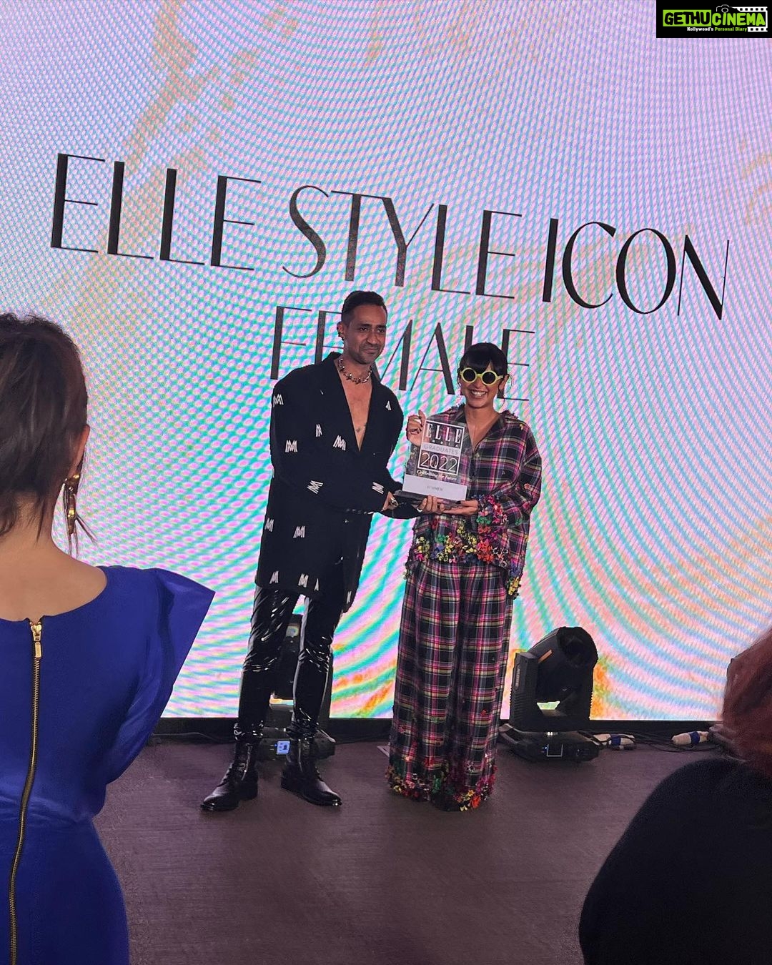 Sayani Gupta Instagram - Style Icon of the Year @elleindia With my beautiful @itsvijayvarma Thank you @mohitrai π€ You back is so sexy @tamannaahspeaks π¦ My backbone. My team. @shreejarajgopal @sitalmakeup @paloshell @eshwarlog @deepalid10 @kadamajay @shivamguptaphotography I am nothing with you guys! Love you! And so very grateful! Thank you @media.raindrop @rohiniyer Ritika Aaron Atul