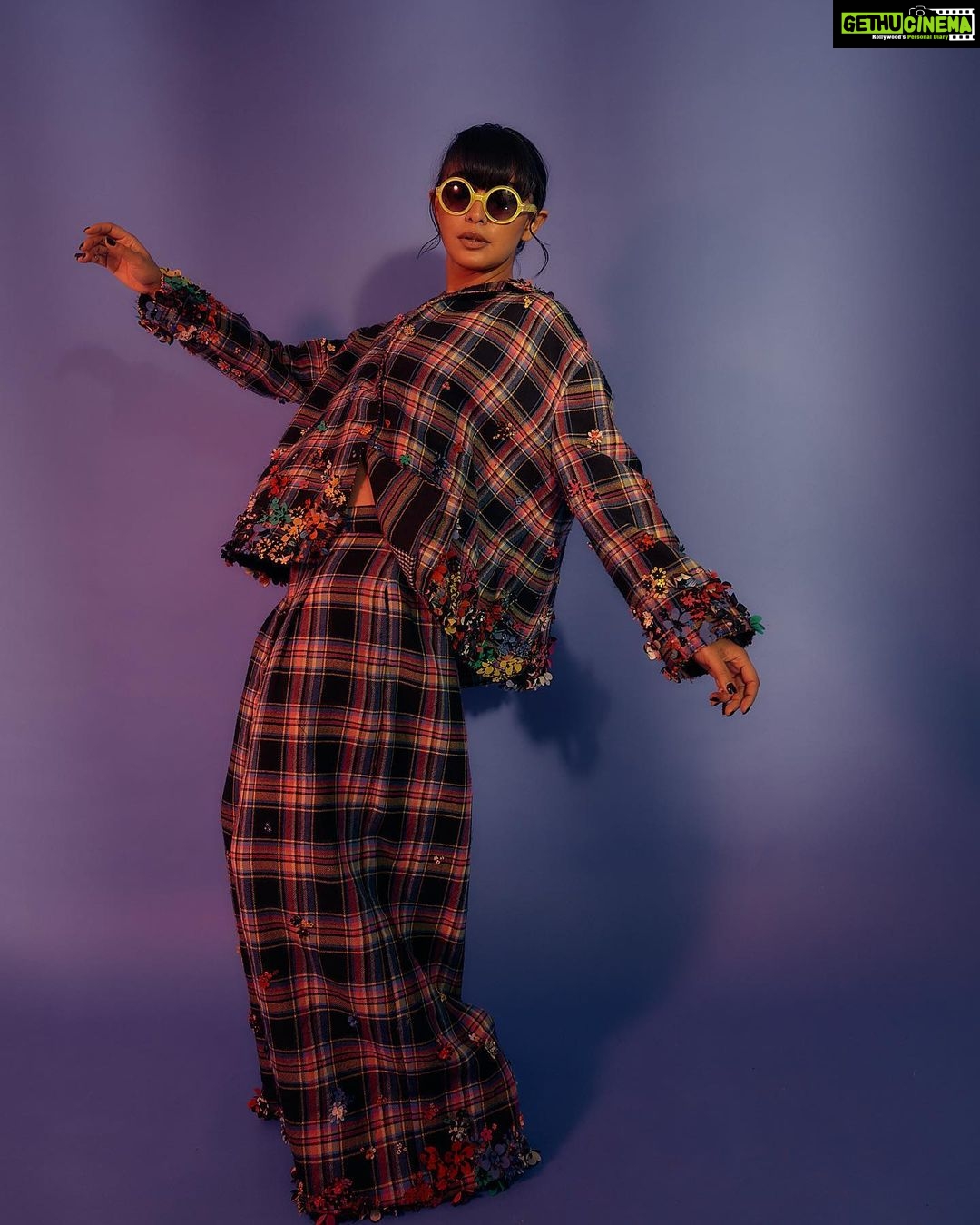 Sayani Gupta Instagram - STYLE ICON OF THE YEAR @elleindia My team who turns up every time and I couldn’t BE more grateful! Styling: @shreejarajgopal Make up: @sitalmakeup Hair: @paloshell Photo: @kadamajay Style team @dhwanii.jain @yeshadattani In my favourite brand ever! @ilovepero Shoes: @maisonvalentino Shades: From one of my travels years ago Ring @outhousejewellery