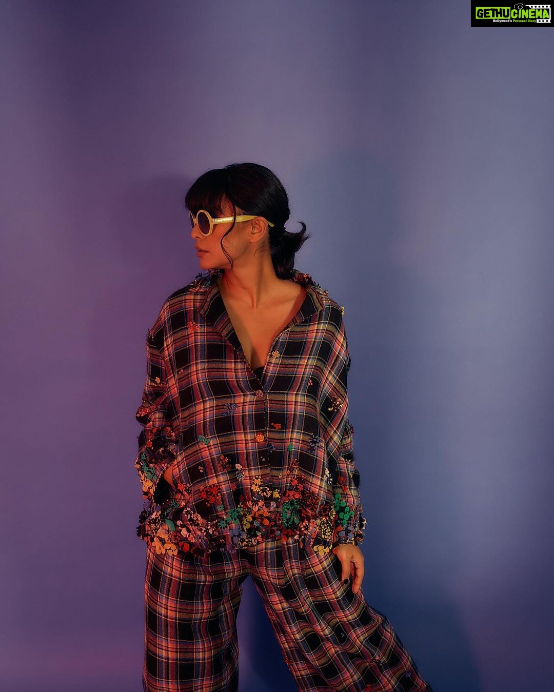 Sayani Gupta Instagram - STYLE ICON OF THE YEAR @elleindia My team who turns up every time and I couldn’t BE more grateful! Styling: @shreejarajgopal Make up: @sitalmakeup Hair: @paloshell Photo: @kadamajay Style team @dhwanii.jain @yeshadattani In my favourite brand ever! @ilovepero Shoes: @maisonvalentino Shades: From one of my travels years ago Ring @outhousejewellery