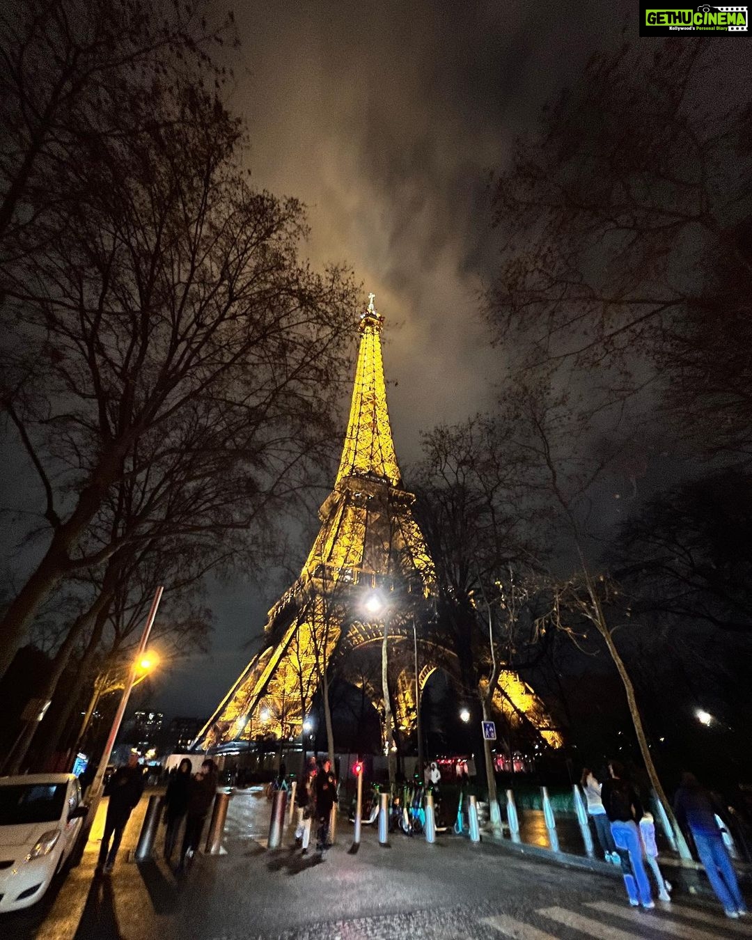 Sayani Gupta Instagram - Perspective #eiffeltower I had a very different romanticism about what is can be, should be and is. But it changed quickly and positively once you come closer… not just in perspective but also in its sheer being and craftsmanship of this piece of architecture and planning. Anyway, more cheesy photos to follow! 🫠Eiffel Tower - Paris, France