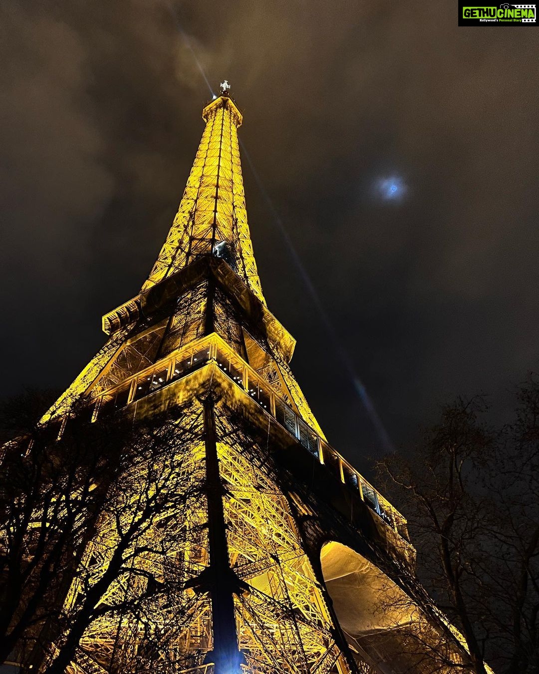 Sayani Gupta Instagram - Perspective #eiffeltower I had a very different romanticism about what is can be, should be and is. But it changed quickly and positively once you come closer… not just in perspective but also in its sheer being and craftsmanship of this piece of architecture and planning. Anyway, more cheesy photos to follow! 🫠Eiffel Tower - Paris, France