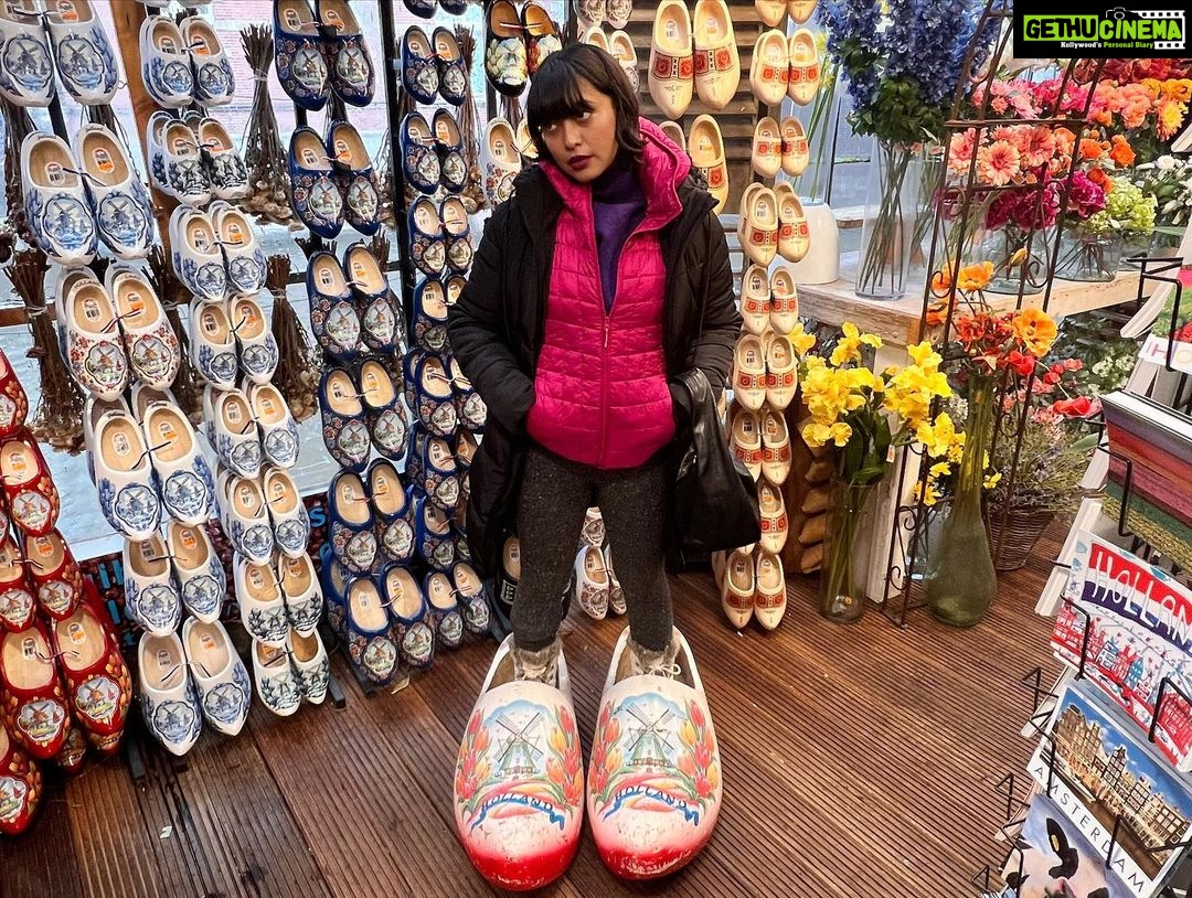 Sayani Gupta Instagram - Happy New Year guys! To love, laughter, good food, health, happiness, peace, music and magic! May we grow wiser and make better choices. May we come closer to Nature and Art. May we all unite in love and in compassion. In music and in discourse. Here’s to Hope! Big big love! 🤍