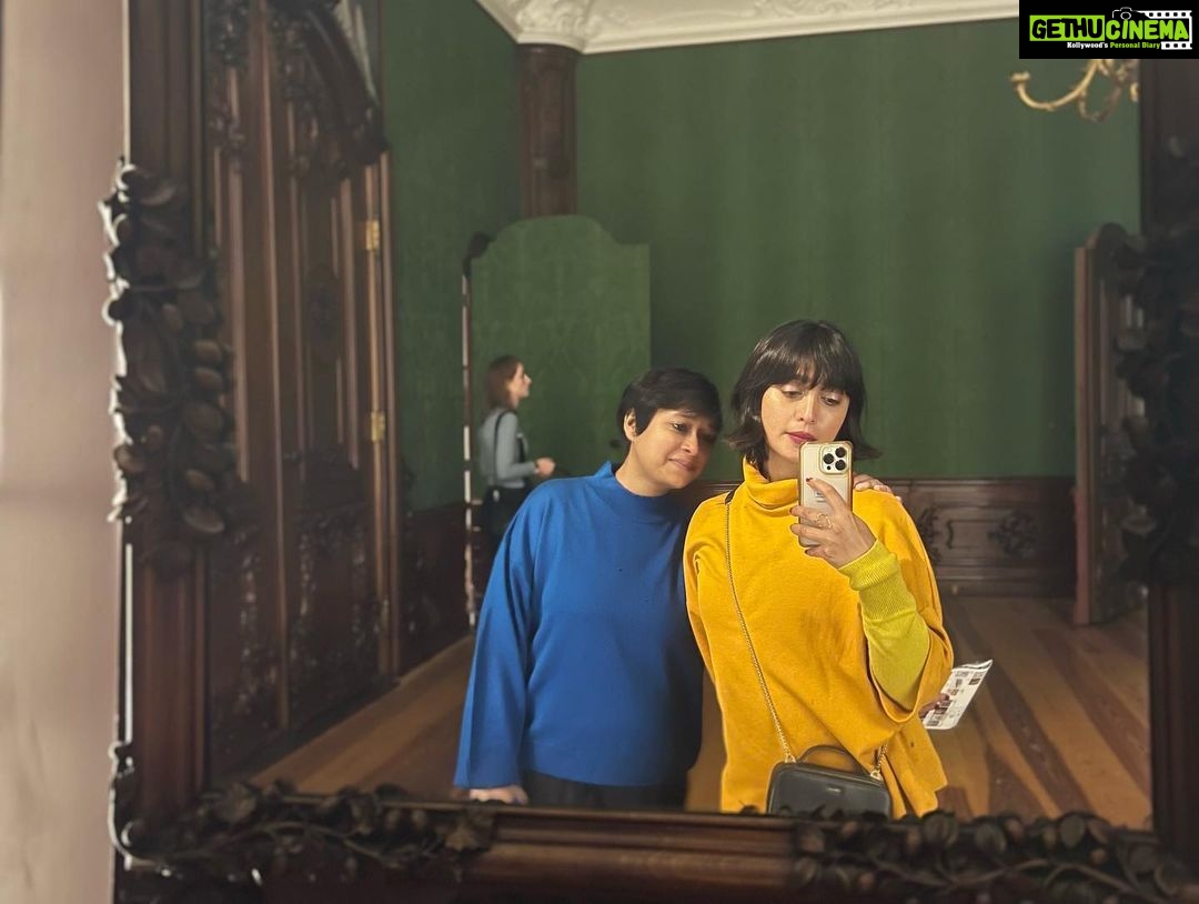Sayani Gupta Instagram - Happy New Year guys! To love, laughter, good food, health, happiness, peace, music and magic! May we grow wiser and make better choices. May we come closer to Nature and Art. May we all unite in love and in compassion. In music and in discourse. Here’s to Hope! Big big love! 🤍