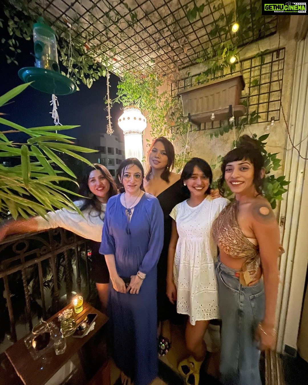 Sayani Gupta Instagram - @linlaishram BUDDAY with an ‘intimate’ gathering! Old friends, conversation corners, blurry photos and a ton of laughter! @roganjosh__ @itsvijayvarma @randeephooda @hindujasunny @shinjiniraval @tamannaahspeaks @nanaosoyam_ @reemsen @amrita.bagchi @amit.sial @pooja.mov @sarikagangwal 🦋