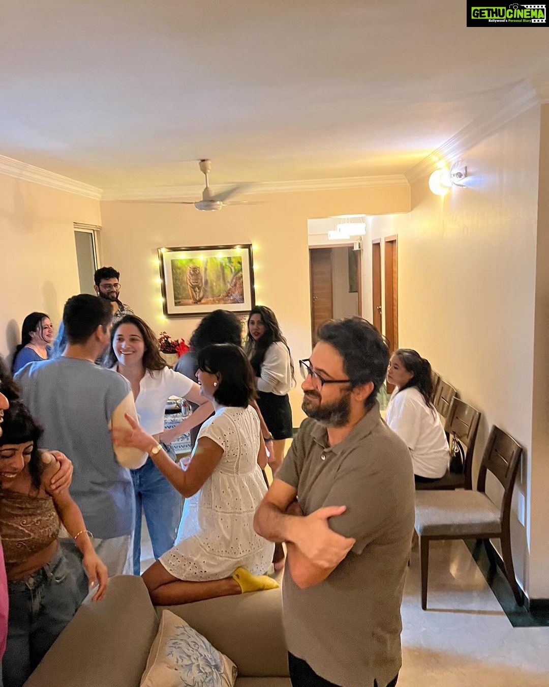 Sayani Gupta Instagram - @linlaishram BUDDAY with an ‘intimate’ gathering! Old friends, conversation corners, blurry photos and a ton of laughter! @roganjosh__ @itsvijayvarma @randeephooda @hindujasunny @shinjiniraval @tamannaahspeaks @nanaosoyam_ @reemsen @amrita.bagchi @amit.sial @pooja.mov @sarikagangwal 🦋