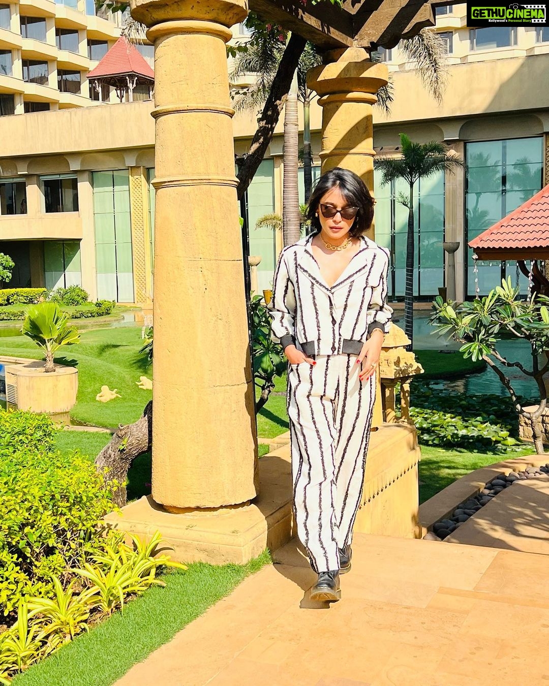 Sayani Gupta Instagram - Roundtable Ready @cnnnews18 And reunited with my babies @eshwarlog @deepalid10 Outfit: @lovebirds.studio Earrings: @houseofjskjewels Necklace: @tanzire.co Rings: @misho_designs Styling: @shreejarajgopal Style team : @dhwanii.jain @yeshadattani Hair Team: @vidushiparashar18 Artist Reputation Management: @raindropalterego
