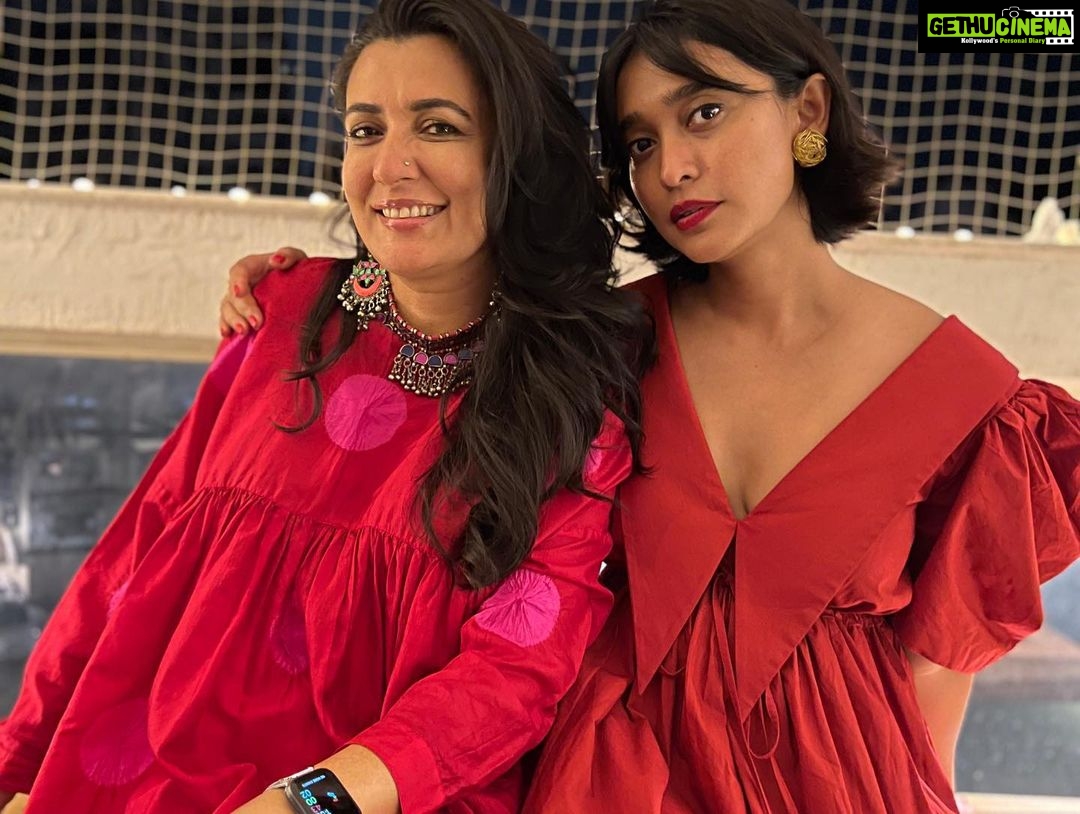 Sayani Gupta Instagram - It feels a lot like Christmas 💋 Hazy Blurry Love Best party hosted by @shwvenkat @polyvynil With people I love.. many not in photos @minimathur @smritikiran @atulmongia @motwayne @atulmongia @bejoynambiar