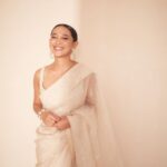 Sayani Gupta Instagram – 🤍

#untouched 

Did my own make up!
Team:
@paloshell 
@shreejarajgopal @dhwanii.jain @yeshadattani 
📸 @kadamajay 

Outfit: @toraniofficial
Jewels: @razwada.jewels
Bag: @thepinkpotli