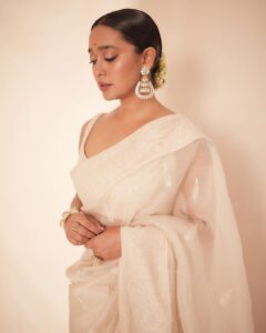 Sayani Gupta Instagram - 🤍 #untouched Did my own make up! Team: @paloshell @shreejarajgopal @dhwanii.jain @yeshadattani 📸 @kadamajay Outfit: @toraniofficial Jewels: @razwada.jewels Bag: @thepinkpotli