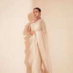 Sayani Gupta Instagram – Mystic 🤍 

Did my own make up!
Team:
@paloshell 
@shreejarajgopal @dhwanii.jain @yeshadattani 
📸 @kadamajay 

Outfit: @toraniofficial
Jewels: @razwada.jewels
Bag: @thepinkpotli