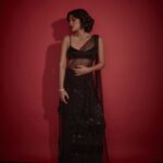 Sayani Gupta Instagram – Another set of Retro π€
Make up by me
Hair by @paloshell
Styled by @shreejarajgopal @dhwanii.jain
πΈ @kadamajay
Outfit: @officialeshasethithirani
Earrings: @anmoljewellers
Necklace: @anmoljewellers
Cuff: @anmoljewellers
Rings: @anmoljewellers @gehnajewellers1
Bag: @thepinkpotli
Style team: @dhwanii.jain @yeshadattani
@dipublicrelations