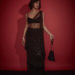 Sayani Gupta Instagram – Another set of Retro 🖤

Make up by me
Hair by @paloshell 
Styled by @shreejarajgopal @dhwanii.jain 
📸 @kadamajay 

Outfit: @officialeshasethithirani
Earrings: @anmoljewellers
Necklace: @anmoljewellers
Cuff: @anmoljewellers
Rings: @anmoljewellers @gehnajewellers1
Bag: @thepinkpotli
Style team: @dhwanii.jain @yeshadattani
@dipublicrelations
