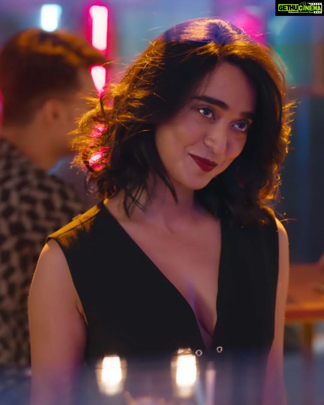 Sayani Gupta Instagram - Damini isn’t perfect, and that’s what makes her real! she has her moments of vulnerability and self-doubt but her fierce and strong determination to speak up for what she believes in no matter what always holds her upright! she loves a little too hard and cares a little too much, she is the best friend one could ask for 💙