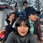Sayani Gupta Instagram - First walk of the trip! Through the mountain trails and village paths. @soulitude.in @minimathur @dontpanic79 @shwvenkat @cyrus_sahukar @atulmongia 💟