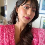 Sayani Gupta Instagram - Audition ready! Sometimes I surprise myself as to how much I love the process of finding a character from the deep unknown! Conversion Rate is marginal but the joy is manifold! @paloshell did hair. Face and outfit by moi 🫠 Ok. 🤞🤞🤞💚💚💚
