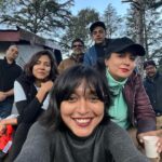Sayani Gupta Instagram - First walk of the trip! Through the mountain trails and village paths. @soulitude.in @minimathur @dontpanic79 @shwvenkat @cyrus_sahukar @atulmongia 💟