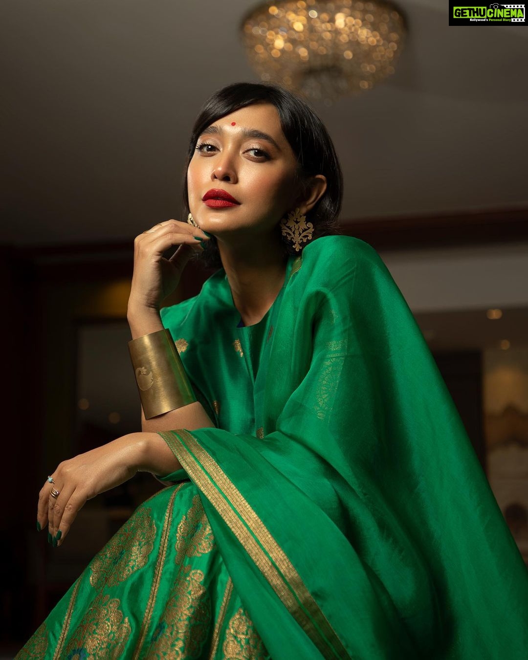 Sayani Gupta Instagram - A Green Wedding 💚 Self Styled and made up with air dried hair 😅 In @payalkhandwala lehanga & jewellery Thank you @elevate_promotions @dhwanii.jain @shreejarajgopal for all the help! 📸 @deepak_guptap_photography