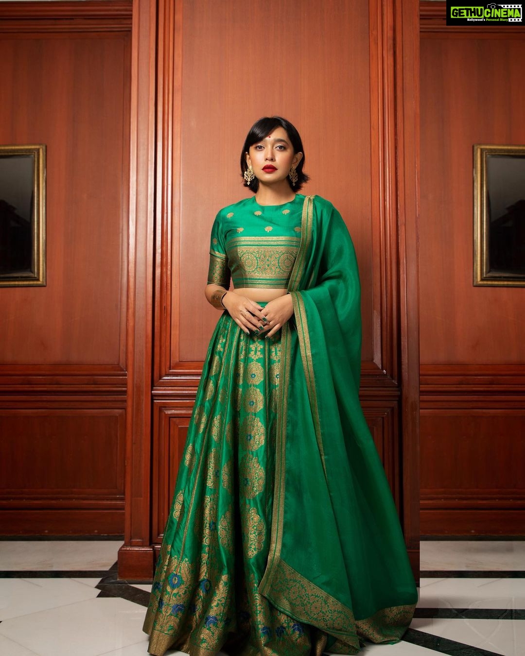 Sayani Gupta Instagram - A Green Wedding 💚 Self Styled and made up with air dried hair 😅 In @payalkhandwala lehanga & jewellery Thank you @elevate_promotions @dhwanii.jain @shreejarajgopal for all the help! 📸 @deepak_guptap_photography
