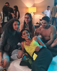 Sayani Gupta Instagram - The general mood with these goof balls!
#daminihouse🏘️ 

@joyeetacruises @reannmoradian @_prat 

#bts @4moreshotspls
