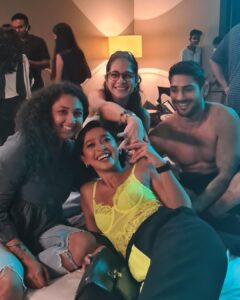 Sayani Gupta Instagram - The general mood with these goof balls!
#daminihouse🏘️ 

@joyeetacruises @reannmoradian @_prat 

#bts @4moreshotspls