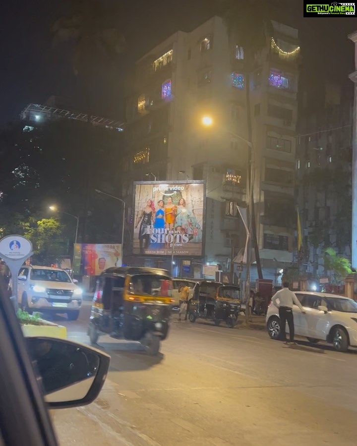 Sayani Gupta Instagram - Did the most middle class thing yesterday. And Proudly so!* Took mom around hoardings spotting! Although she doesn’t show it, think I saw a glimmer of a smile! 😁 @maanvigagroo @banij @iamkirtikulhari @rangitapritishnandy @pritishnandycommunications @primevideoin @vaishnavpraveen