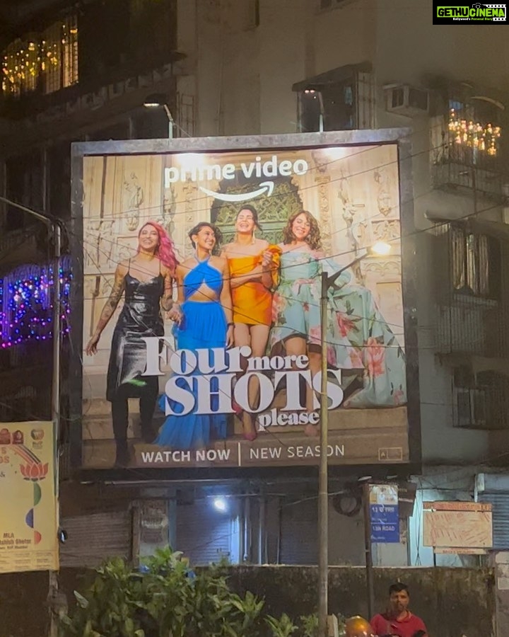 Sayani Gupta Instagram - Did the most middle class thing yesterday. And Proudly so!* Took mom around hoardings spotting! Although she doesn’t show it, think I saw a glimmer of a smile! 😁 @maanvigagroo @banij @iamkirtikulhari @rangitapritishnandy @pritishnandycommunications @primevideoin @vaishnavpraveen