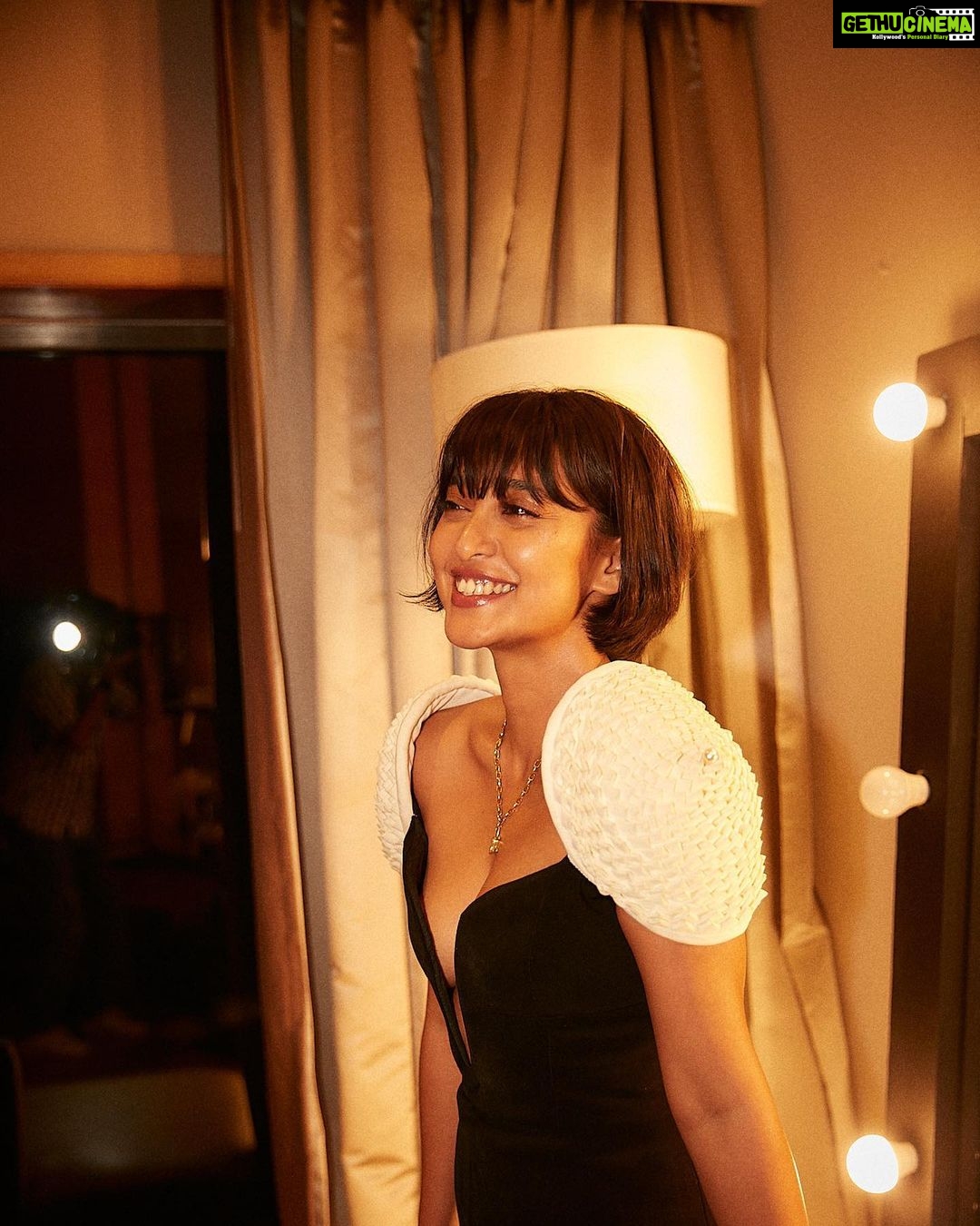 Sayani Gupta Instagram - Part 2 @4moreshotspls Trailer launch #untouched Make up @sitalmakeup Hair @paloshell ๐ธ @kadamajay Dress: @rsr_ritirahulshah @vandafashionagency Necklace: @viangevintage Ring & Bracelet: @misho_designs Styling : @shreejarajgopal Style team : @styledbysush @dhwanii.jain