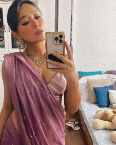 Sayani Gupta Instagram - Been an admirer of @chandrakantofficial creations! He designed costumes for #ps1 & #ps2 Creates magical costumes for Bhansali. He designed this saree for me & created this in a day! Thank you CK! 🤍 Also @shareendeosthale @bhuvanarora27 😘 I styled it with forever favourite @amrapalijewels 🌸
