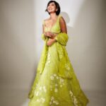 Sayani Gupta Instagram - 💚 Outfit: @mishruofficial Necklace: @gehnajewellers1 Earrings: @gehnajewellers1 Rings: @diamantinafinejewels Bracelet: @diamantinafinejewels Bag : @thepinkpotli Styling @shreejarajgopal Makeup : @eshwarlog Hair : @paloshell Assisted by: @dhwanii.jain