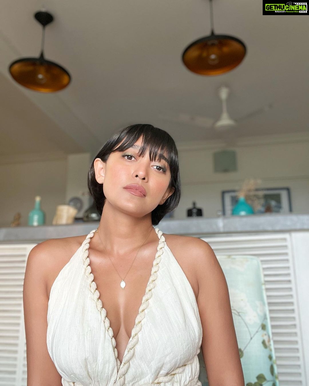 Sayani Gupta Instagram - @4moreshotspls Promotions Day Zoom Loved what @sitalmakeup did with the face! Keeping it bare with a fun eye! @paloshell added to the ease. I wore my Greek Dress and fishy necklace! And the light through the most parts of the interviews was insane! Had no photographer. But by the time I took these light was gone. It had only been 7 hours of talking!