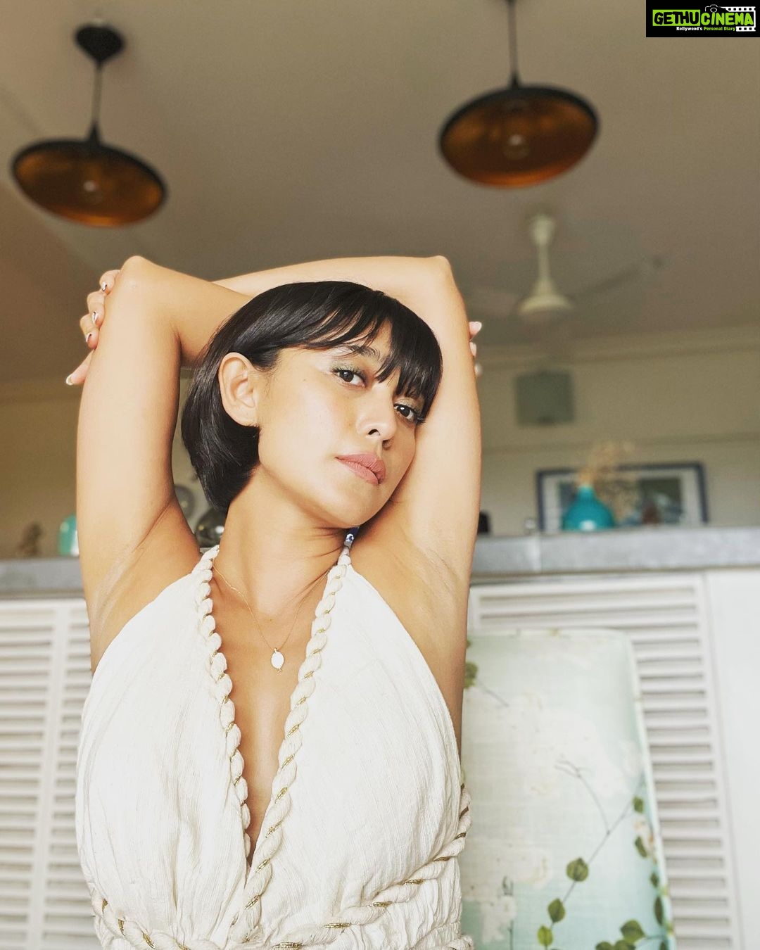 Sayani Gupta Instagram - @4moreshotspls Promotions Day Zoom Loved what @sitalmakeup did with the face! Keeping it bare with a fun eye! @paloshell added to the ease. I wore my Greek Dress and fishy necklace! And the light through the most parts of the interviews was insane! Had no photographer. But by the time I took these light was gone. It had only been 7 hours of talking!