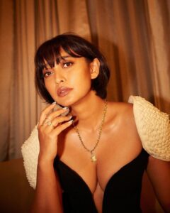 Sayani Gupta Instagram - @4moreshotspls Trailer Launch 
#untouched 

Make up @sitalmakeup 
Hair @paloshell 
📸 @kadamajay 

Dress: @rsr_ritirahulshah @vandafashionagency
Necklace: @viangevintage
Ring & Bracelet: @misho_designs
Styling : @shreejarajgopal 
Style team : @styledbysush @dhwanii.jain