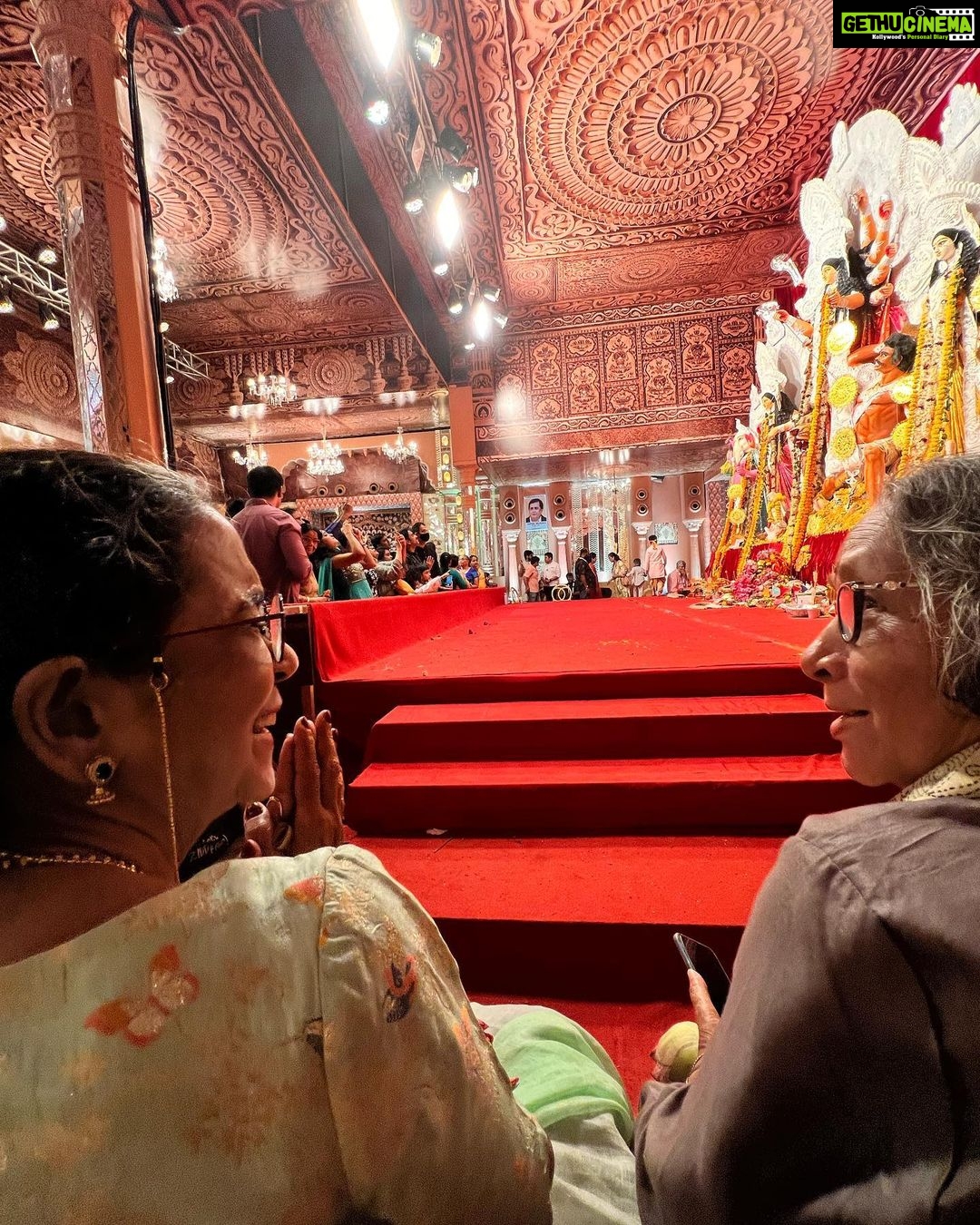 Sayani Gupta Instagram - Amazing Ashtami With friends and fam or friends like fam! Thank you Arjun from #tulipstarpuja for your incredible hospitality. Such a beautiful protima! Also the Ram Krishna mission pujo has the best Arati every year! Bombay pujo 💛