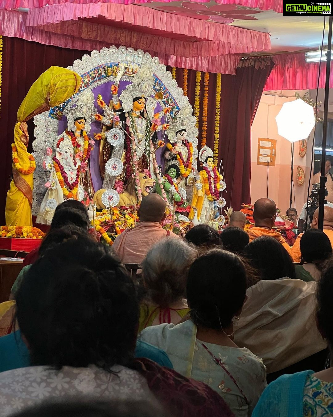 Sayani Gupta Instagram - Amazing Ashtami With friends and fam or friends like fam! Thank you Arjun from #tulipstarpuja for your incredible hospitality. Such a beautiful protima! Also the Ram Krishna mission pujo has the best Arati every year! Bombay pujo 💛