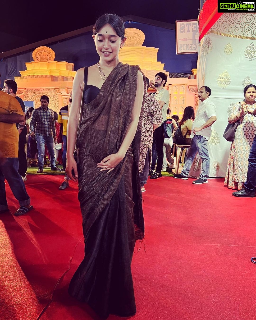Sayani Gupta Instagram - Amazing Ashtami With friends and fam or friends like fam! Thank you Arjun from #tulipstarpuja for your incredible hospitality. Such a beautiful protima! Also the Ram Krishna mission pujo has the best Arati every year! Bombay pujo 💛