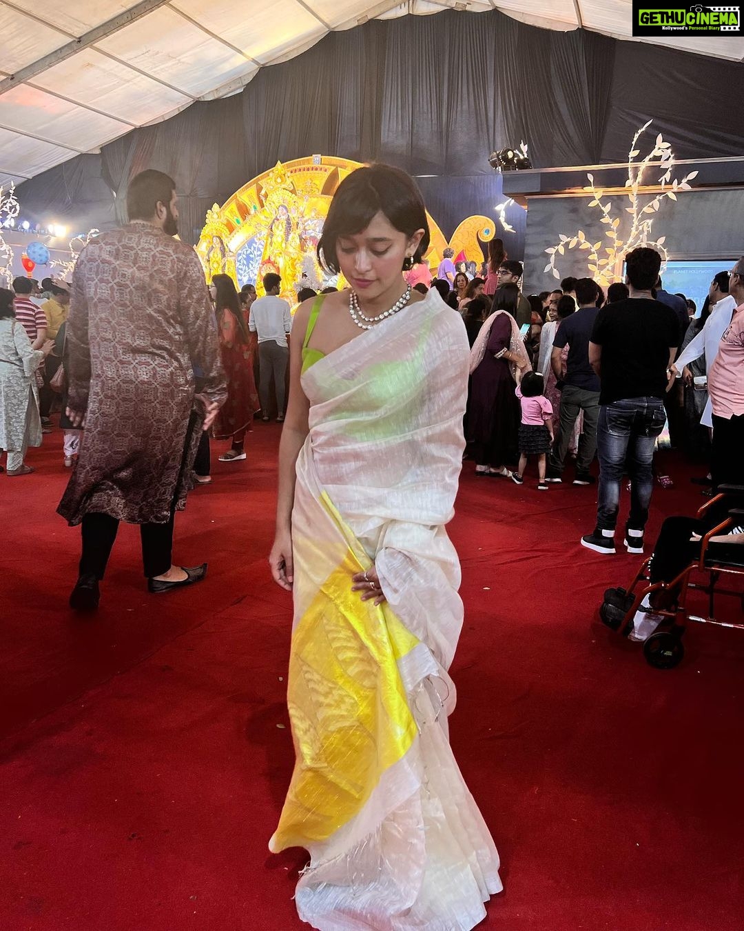 Sayani Gupta Instagram - Shoshti 💚💛
