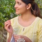 Sayli Patil Instagram - घेऊन येतोय ‘घर, बंदूक, बिरयानी’ या आगामी चित्रपटातलं #गुनगुन गाणं तेलुगू भाषेत. 😍 @nagraj_manjule @sayaji_shinde @akashthosar @sayliipatil @zeestudiosofficial @shariq_patel @mangeshcoolkarni @meashwin @mohitchauhanofficial @hemantawtade @bhushanmanjule @gargeekulkarni @priyanka.dubey4 @kutubinamdar @anuragkulkarni7 @aditi.bhavaraju @vikram_amladi @ganeshacharyaa @vaibhavdeshmukhpoetry #PravinKuwar #Vivek Naik #SantoshBote @mangeshshirke74 #RahulChitnis @anmolbhave @sheshrajmanjule @gadekar616 @avprafullachandra @aatpatproduction @zeemusicmarathi @zeemusiccompany @zeemarathiofficial @zeetalkiesofficial @ZeeYuva @zee5marathi @zee5 #ZeeStudios #GharBandookBiryani #GBB