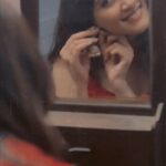 Sayli Patil Instagram - Happy Valentine’s Day Guys !! 🫶 या गोड गाण्यासह गुनगुनमय शुभेच्छा ♥️♥️♥️ #spreadlove #GBB #Gungun 🎥 @kaustubh_gokhale 🫶