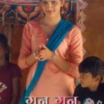 Sayli Patil Instagram - प्रेमाची भावना मनात फुलली तर सारं जगच गुलाबी होऊन जातं, व्हलेंटाईन्स डे निमित्त सादर करत आहोत ‘घर, बंदूक, बिरयानी’ मधलं गाणं #गुनगुन Bio लिंकवर क्लिक करा आणि हे गाणं तुमच्या स्पेशल व्यक्तीसोबत पाहा. @nagraj_manjule @sayaji_shinde @akashthosar @sayliipatil @zeestudiosofficial @shariq_patel @mangeshcoolkarni @meashwin @mohitchauhanofficial @hemantawtade @bhushanmanjule @gargeekulkarni @priyanka.dubey4 @kutubinamdar @vikram_amladi @anmolbhave @sheshrajmanjule @gadekar616 @avprafullachandra @aatpatproduction @zeemusicmarathi @zeemusiccompany @zeemarathiofficial @zeetalkiesofficial @ZeeYuva @zee5marathi @zee5 #ZeeStudios #GharBandookBiryani #GBB