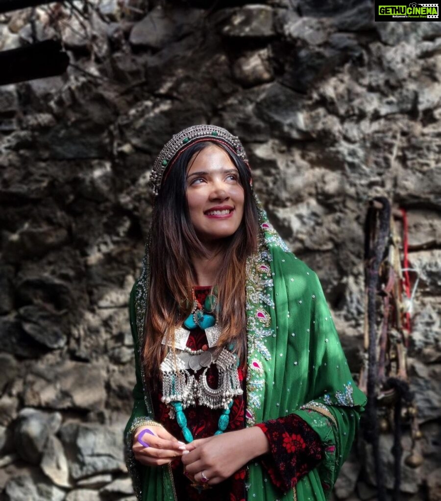 Sayli Patil Instagram - ☺️ Wearing this beautiful Traditional Baltistani Attire :) Handmade detailing and the beautiful Jewellery is all ❤️ Turtuk