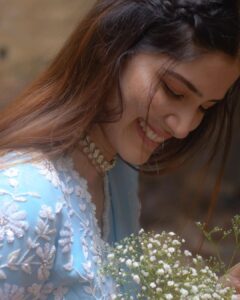 Sayli Patil Instagram - 🤍✨

Thank you for this beautiful outfit @palakpriyankka ❤️ Loved it! :) 

📷 @kaustubh_gokhale 
Outfit @palakpriyankka