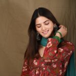 Sayli Patil Instagram – उरात झुळुका, जिवात गलका
मनात गं नवलाई….🌹
.
Outfitby @boutiquemanjus
Styled by @boutiquemanjus @aditya_dudkekar
Clicked by @kaustubh_gokhale
.
.
#GBB#gharbandukbiryani#saylipatil